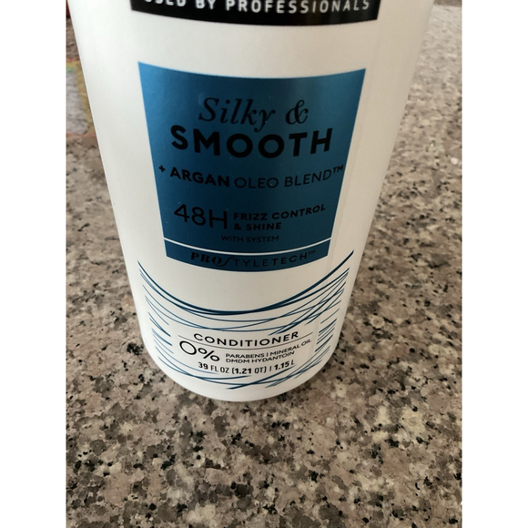 TRESemme Smooth & Silky 48hours Conditioner, 39 Fl oz - Picture 7 of 9